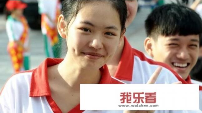 现在高考时候要穿新衣服，首选耐克，但绝对不选特步，你参加高考时有这讲究吗？