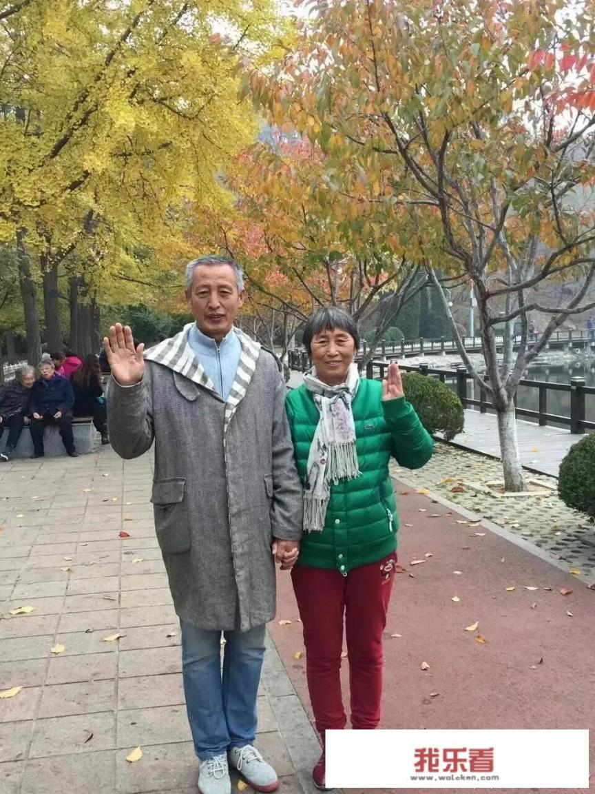 可否拍一张你和最心爱的人牵手的照片？