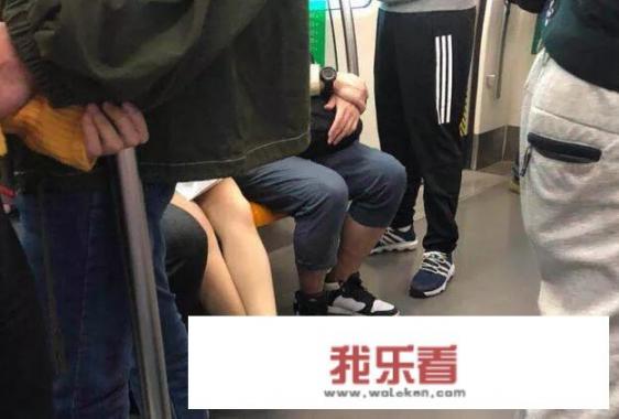 休闲裤图片配什么袜子鞋子？