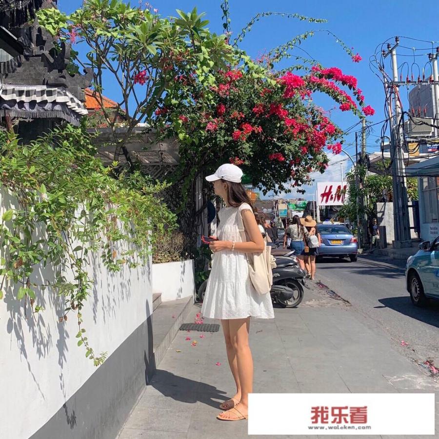 中式新娘礼服和西式婚纱哪个贵？
