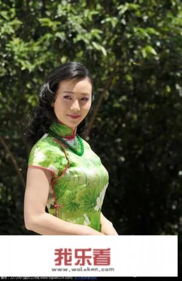 荣耀手机怎么把图片里的人p掉？
