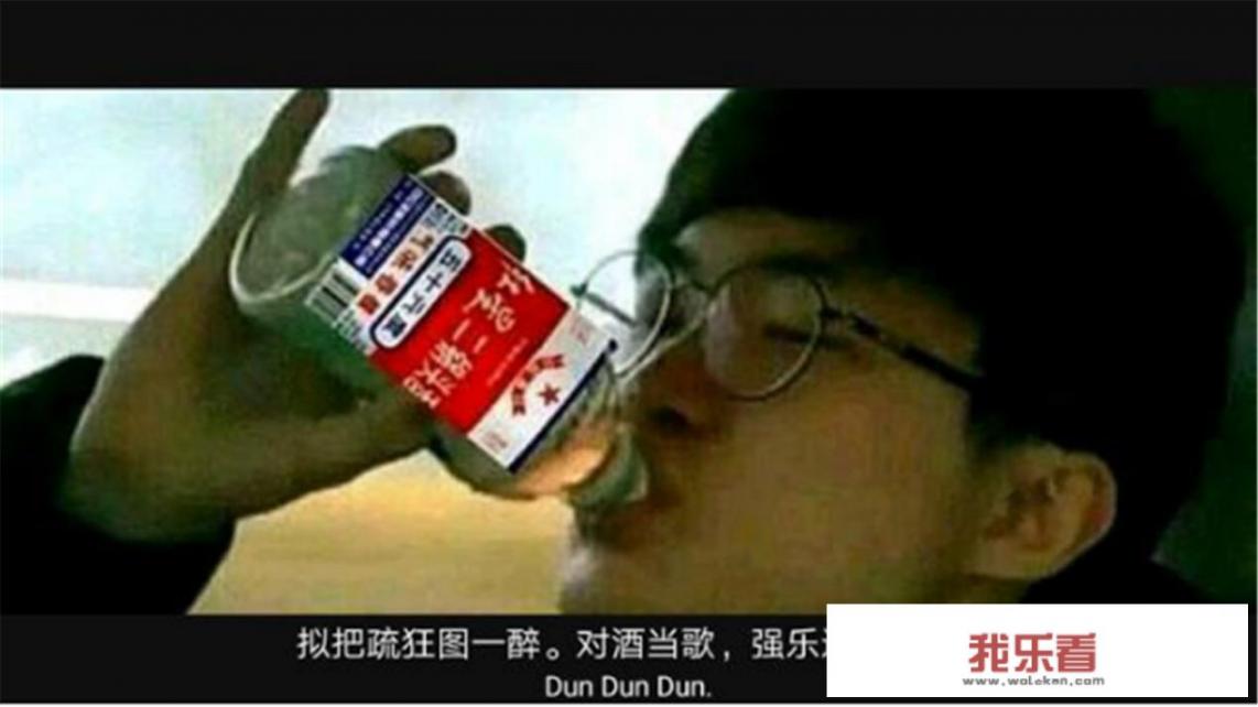 Faker“混夜店”照片被扒，看到和女粉合影，网友：太太团又多一网红，你有何看法？