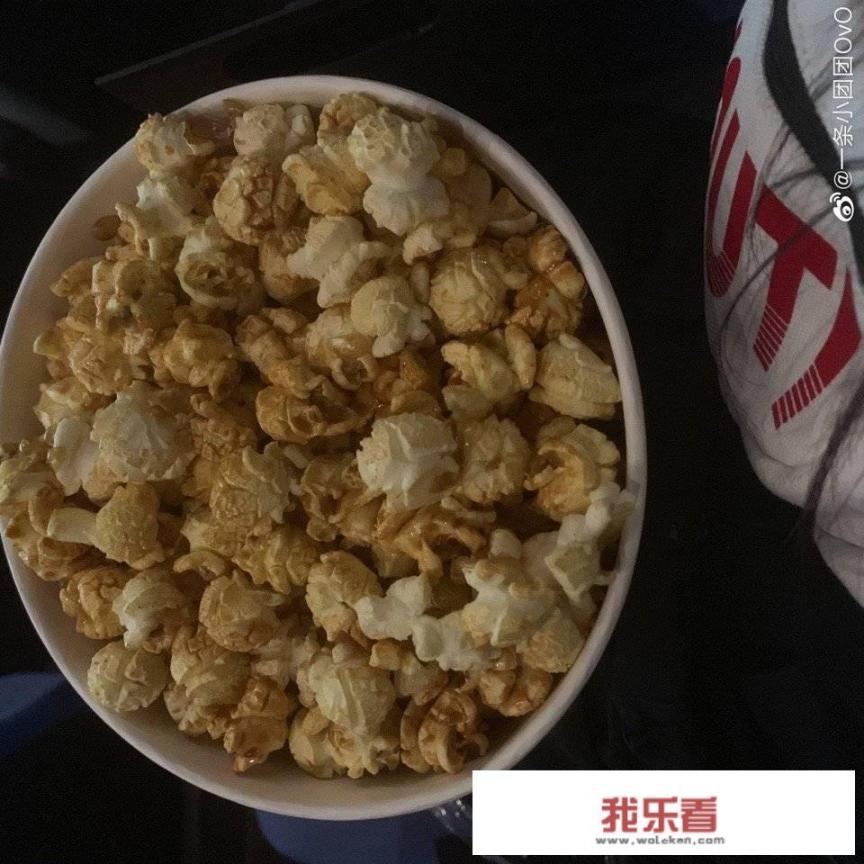 斗鱼主播小团团自拍引风波，网友评价：36D的肚子，你有何看法？