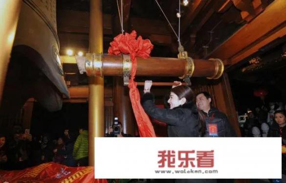 寺院钟声几点响？