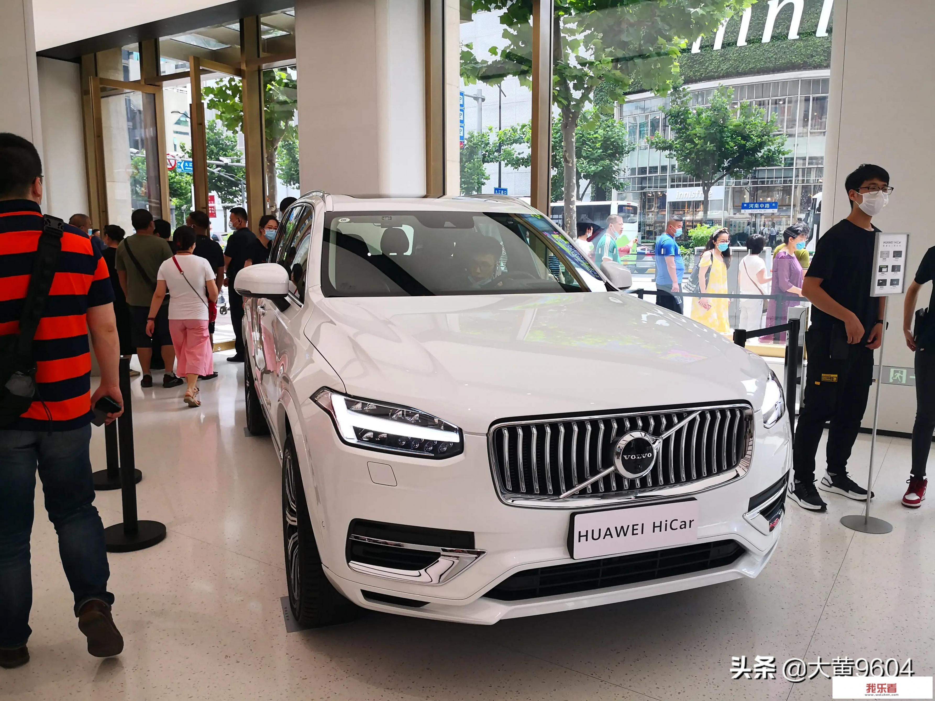 华为手机怎么控制客厅的灯？