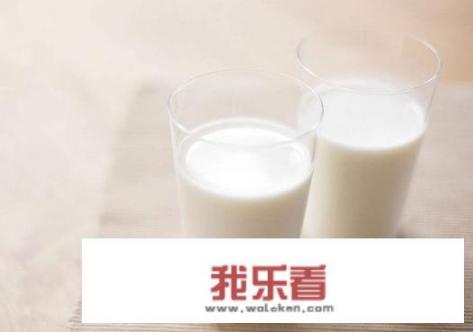 晚饭喝牛奶可以吗？