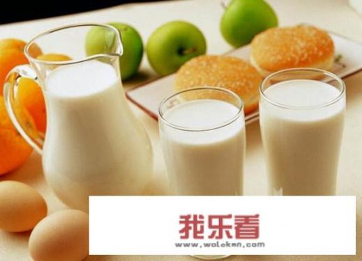 晚饭喝牛奶可以吗？