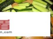 糖醋泡黄瓜尖椒的家常做法？