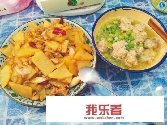 土豆丝和胡萝卜丝炒猪肉的作法？
