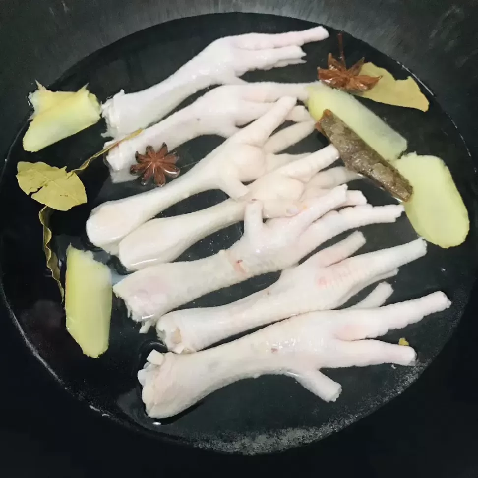 柠檬鸡爪的做法步骤图，柠檬鸡爪怎么做好吃？