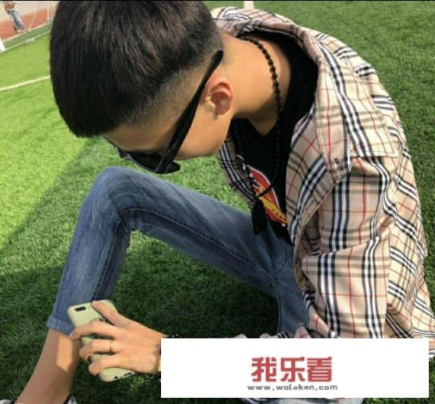 15岁男孩子喜欢看男同视频，怎么让他戒掉呢？