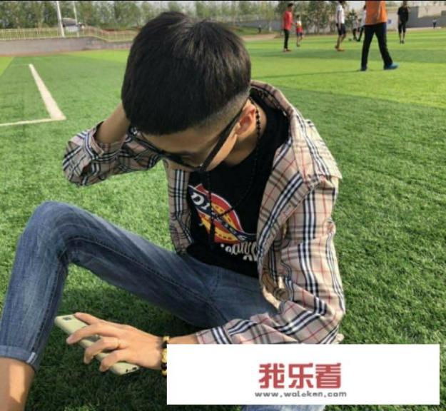15岁男孩子喜欢看男同视频，怎么让他戒掉呢？