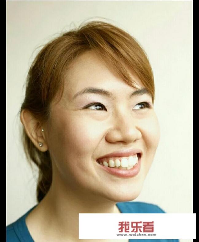 自己生活中表情一直很严肃，怎样锻炼自己微笑面对他人？