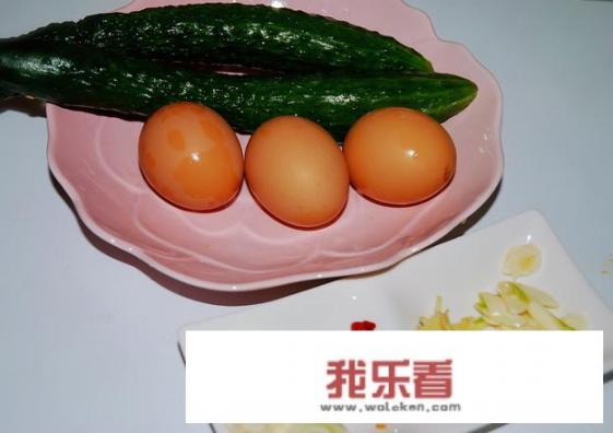 老黄瓜炒鸡蛋怎么做？