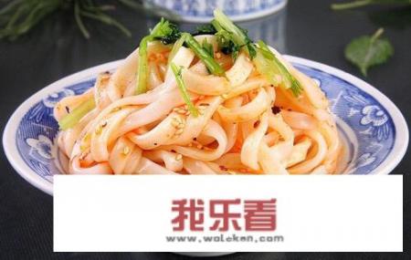 我按照视频介绍的方法来做米皮，蒸出来的米皮不成型，是要添加什么东西才可以的吗？