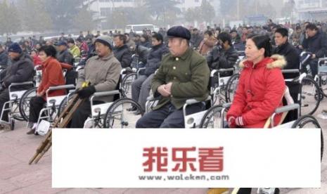 会议代表证怎么带？