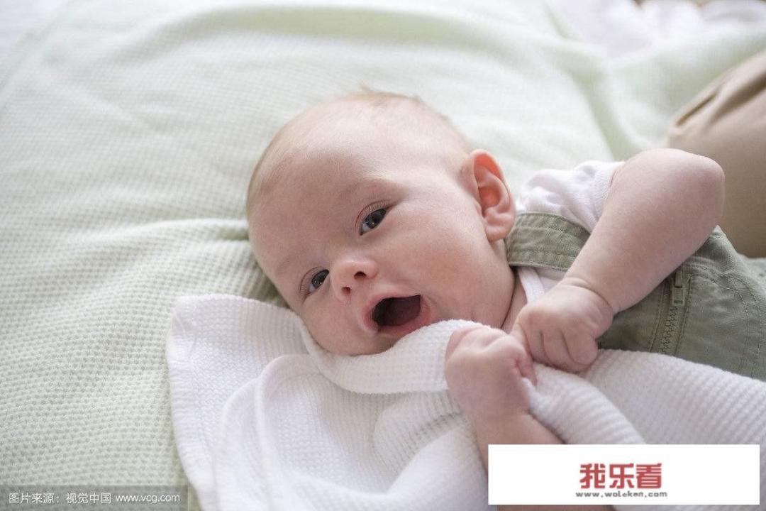 为什么有的小孩子那么爱笑，每天脸上挂着微笑。而有的孩子看起来很酷？