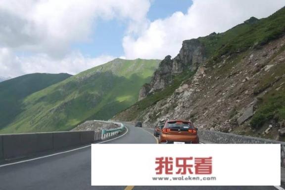为什么开车从山顶往下开随着车速的增加耳朵感觉会发闷？