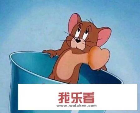 以前大街小巷都会放着音乐，人们唱着歌，现在却少有这种情景，是音乐没落了吗？