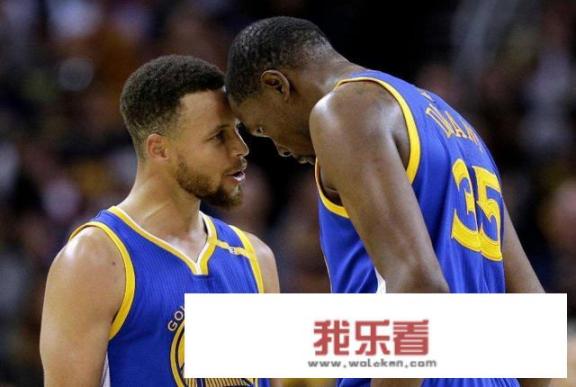 男生发半跪图片是什么意思？