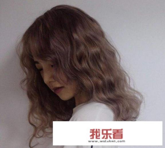 女生烫发发型什么好看时尚烫发染发让你更有魅力？