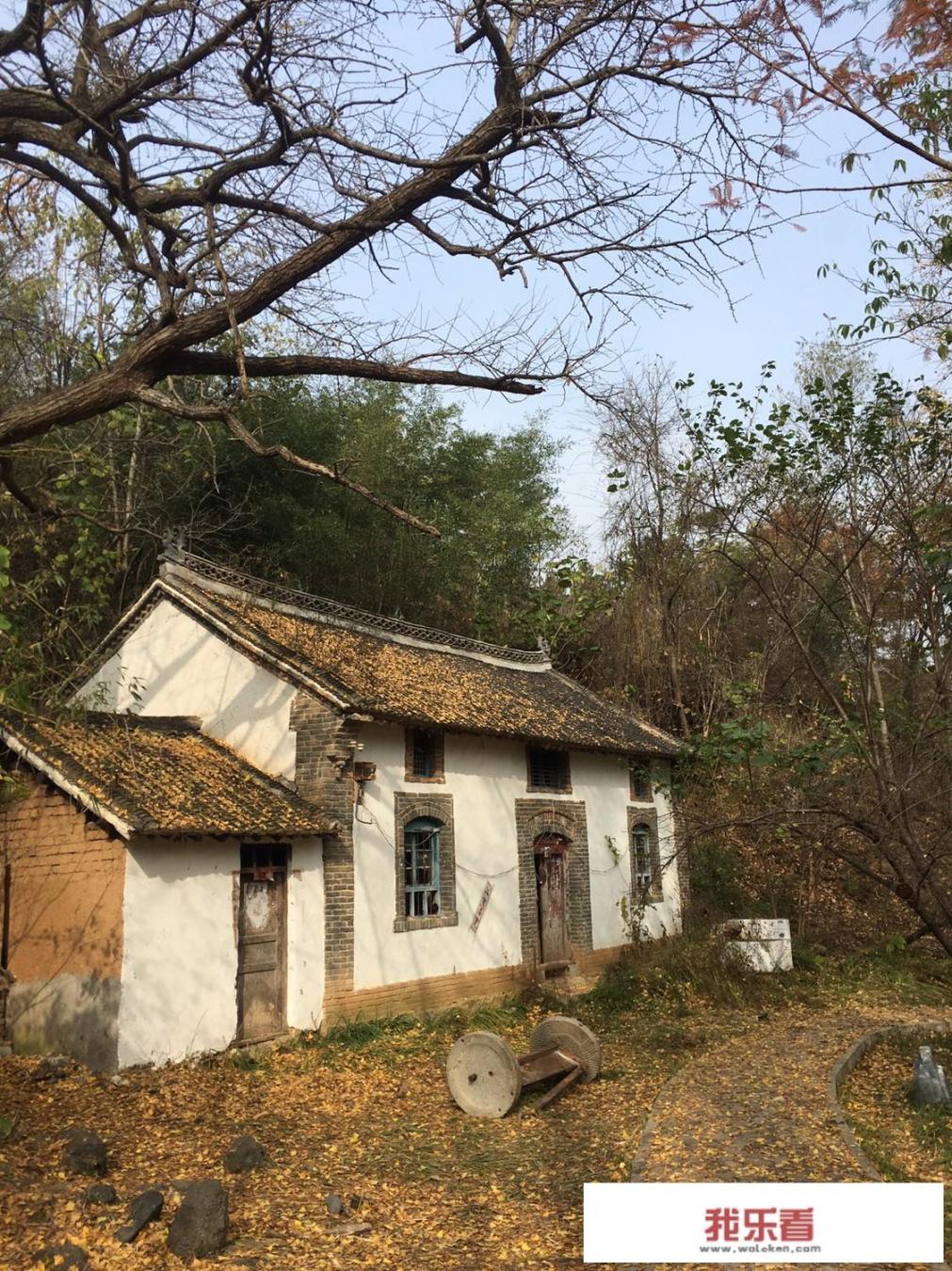 占地220亩、投资约20亿元的成都龙潭水乡，没几年工夫就商铺关门、游人寥寥，仿古小镇为何昙花一现？