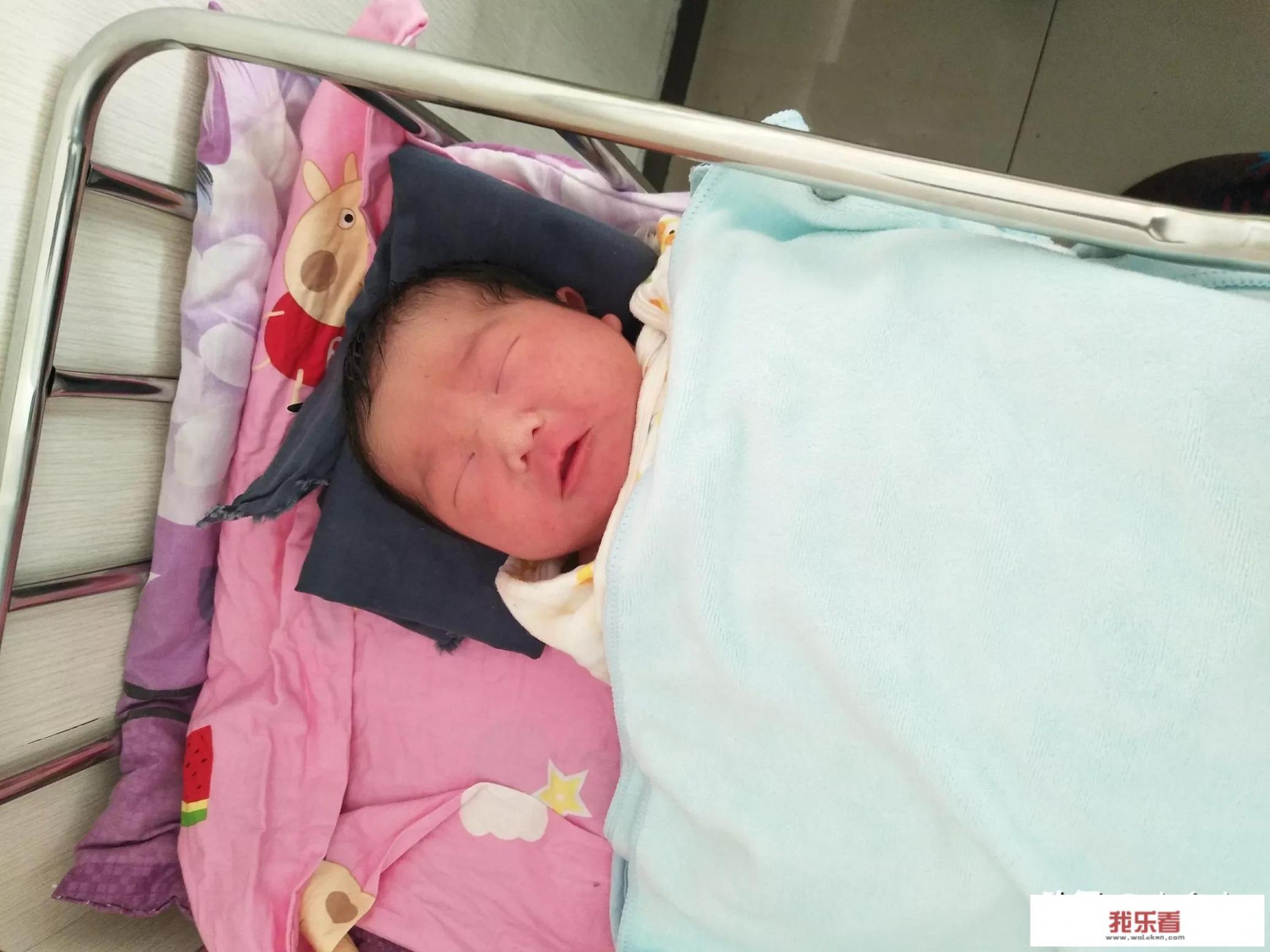 听说新生婴儿长得都一个样，你还有你家宝宝出生时的相片吗？晒出来对比一下？