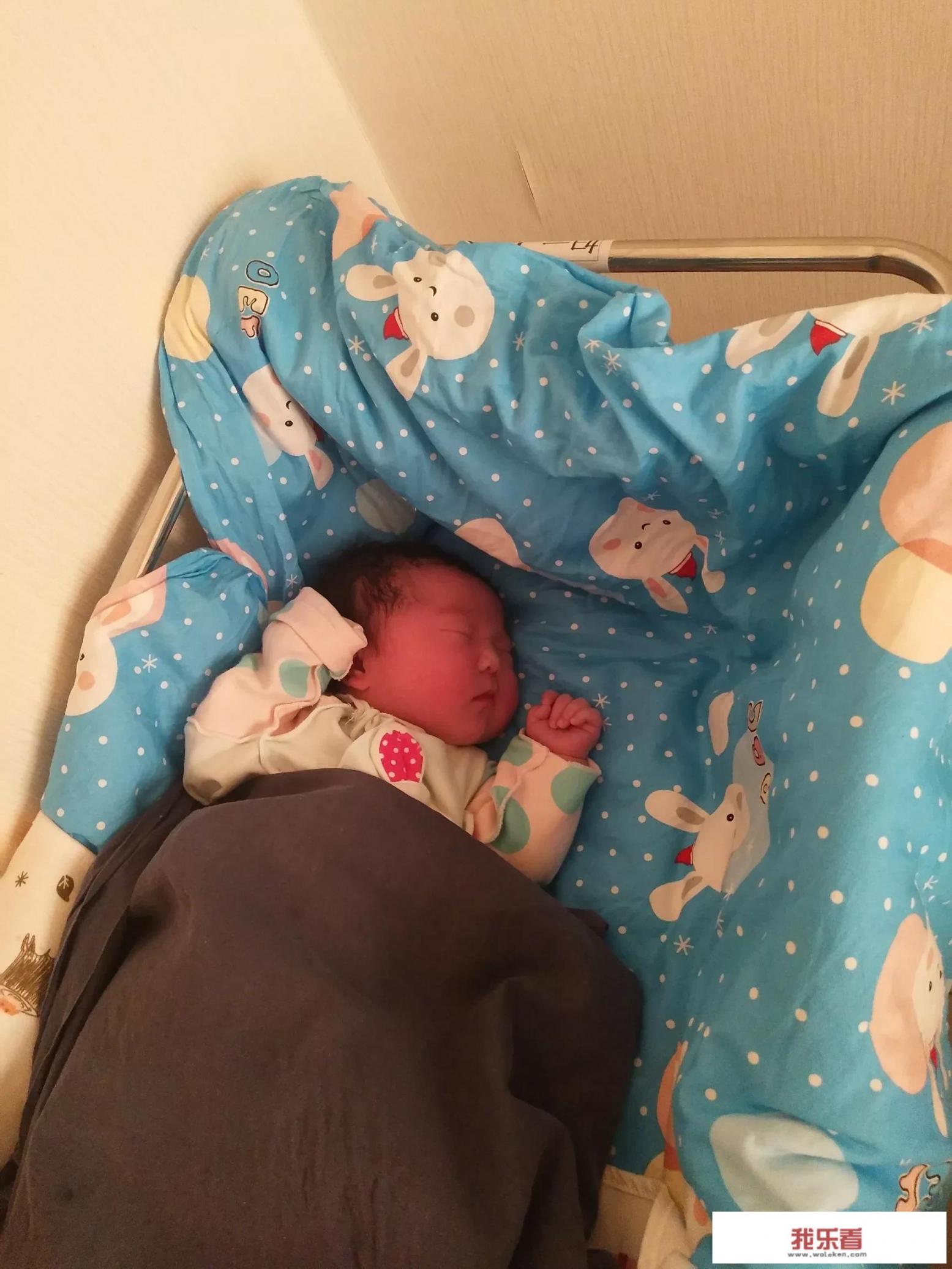 听说新生婴儿长得都一个样，你还有你家宝宝出生时的相片吗？晒出来对比一下？