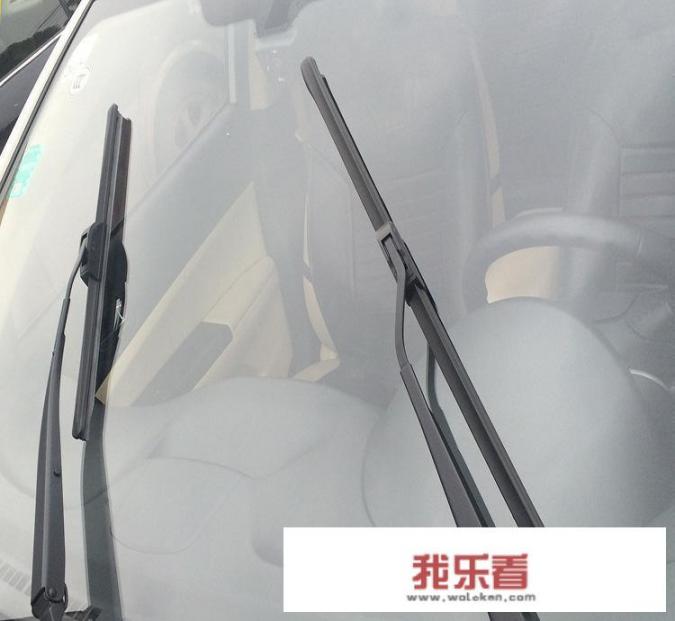 雨刮器怎么使用和关闭？