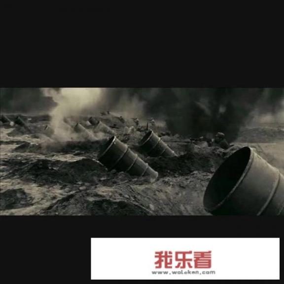 为什么有些欧美战争片里炮弹上膛后还有药包，而有些国产片里是整发炮弹一次上膛呢？