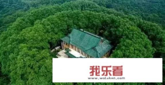 南京美龄宫床上惊现“裸女”，大家怎么看？