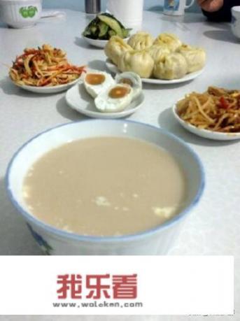 为什么女生朋友圈很多手拿奶茶的照片？