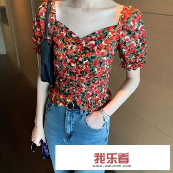 小红花七分袖搭配什么样的裤子？