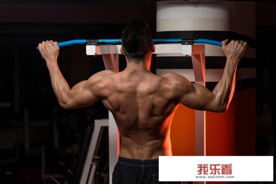 为什么健美先生都要练引体向上，器械代替不了吗？