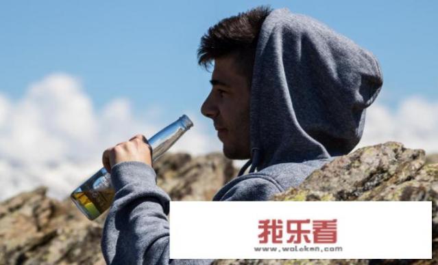 喝酒图片做微信头像的男人是什么心理？