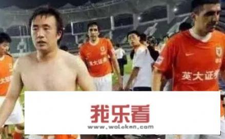 关于国足的新闻，经常在评论区看到“白斩鸡”三个字，请问是什么意思？